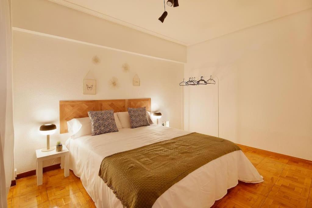 Apartamento Maura 2 Dormitorios โอเบียโด ภายนอก รูปภาพ