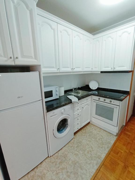 Apartamento Maura 2 Dormitorios โอเบียโด ภายนอก รูปภาพ